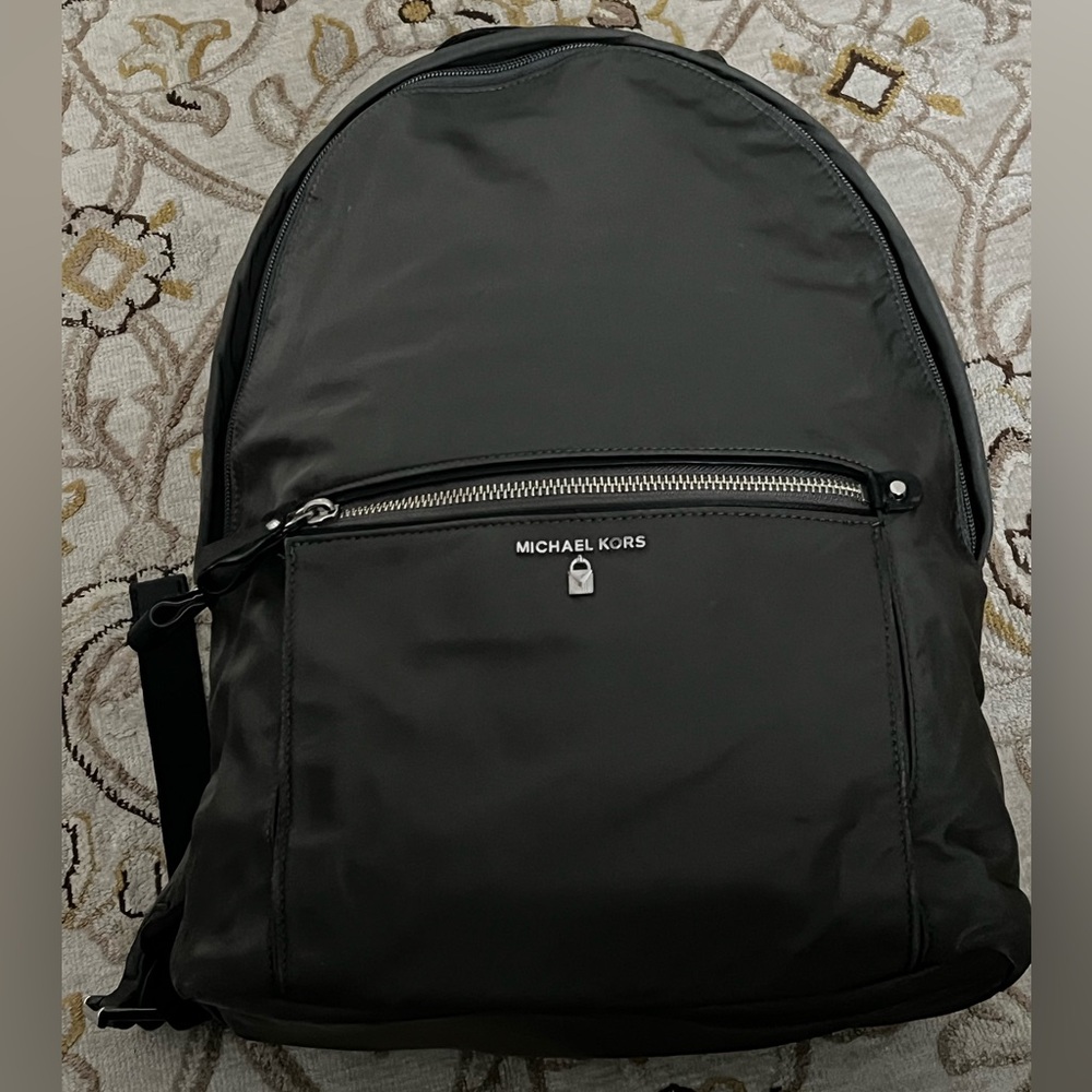 Michale Kors nylon backpack 16”-14”-4”🦋🦋☘️☘️
